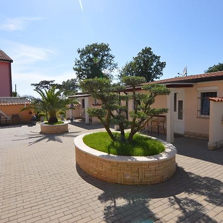 פורץ Apartmani Dekovic Materada מראה חיצוני תמונה