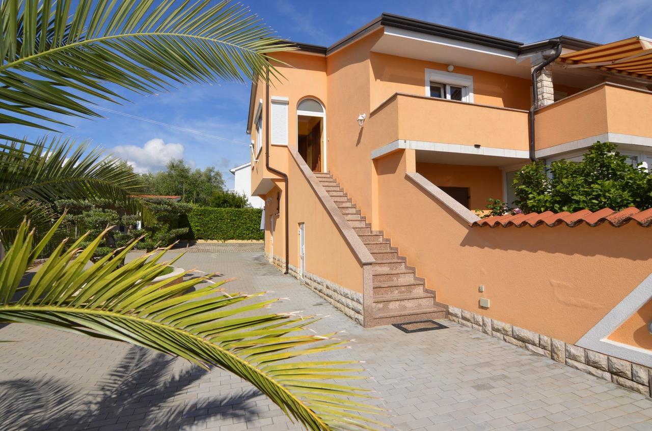 פורץ Apartmani Dekovic Materada מראה חיצוני תמונה
