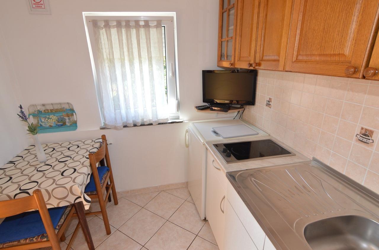 פורץ Apartmani Dekovic Materada חדר תמונה