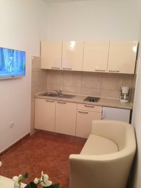 פורץ Apartmani Dekovic Materada מראה חיצוני תמונה