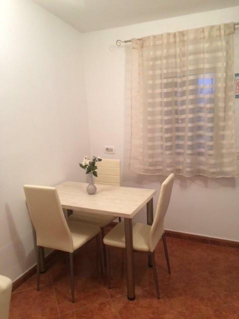 פורץ Apartmani Dekovic Materada מראה חיצוני תמונה